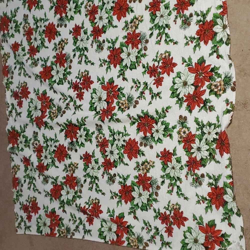 Vintage pointesetta table cloth - Picture 3 of 6